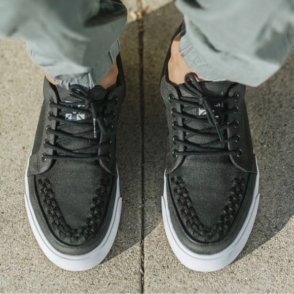T.U.K. BLACK TWILL NO-RING VLK SNEAKER US 4 (Boys) or EUC 37 UNISEX. New.